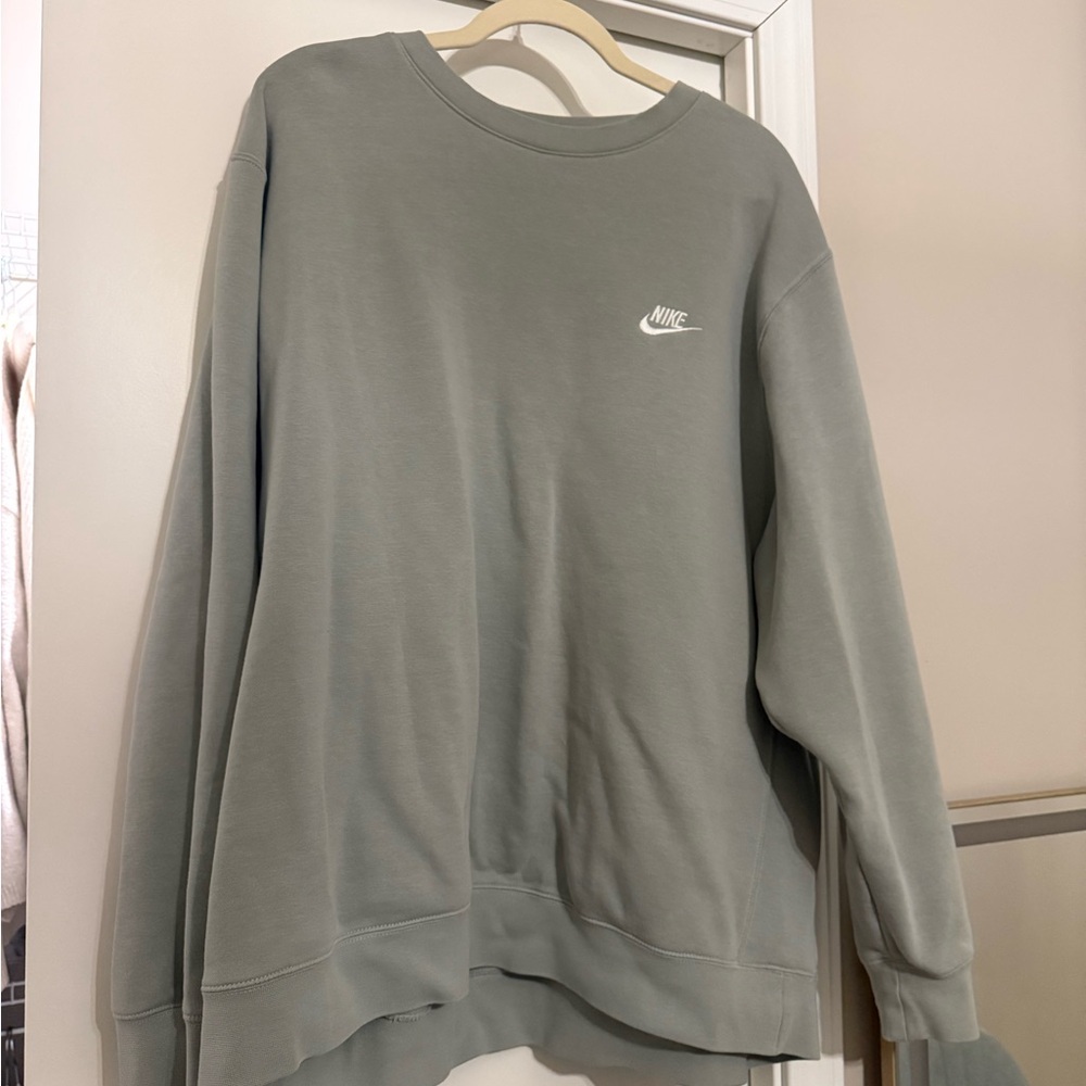 Nike Men's Crewneck in Light Gray